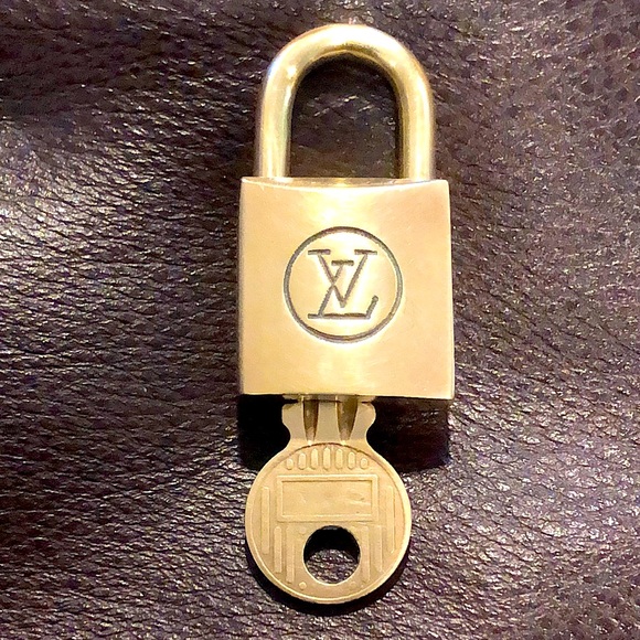 Vintage LV Louis Vuitton Padlock Lock & Key 210 - Picture 1 of 7